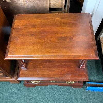 Lot 083 | Single-Drawer Side Table