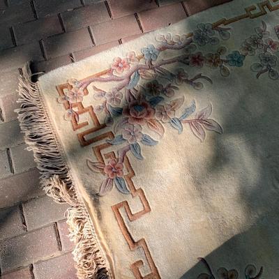 45â€ x 68â€ Beige Floral Wool Rug - Lot 153