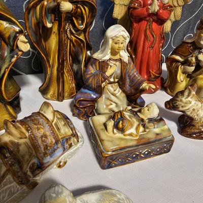 Christmas Nativities + More  (L-JS)