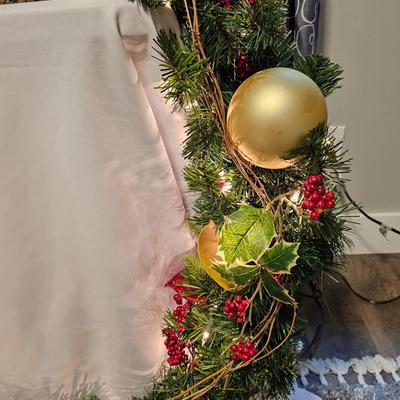 Christmas Garland, Wreaths & Lights  (L-JS)