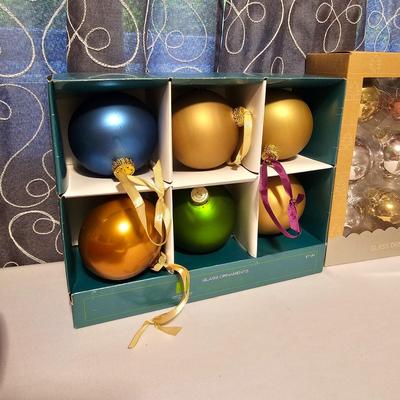 Christmas Ornaments, Stockings & More  (L-JS)