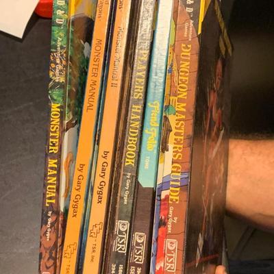 Dungeons & Dragons Hardback Guide Lot - Lot 176