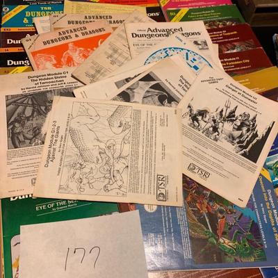 Huge Lot - Dungeons & Dragons - Softback Manuals Lot