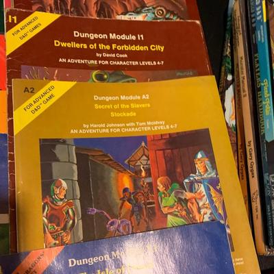 Huge Lot - Dungeons & Dragons - Softback Manuals Lot