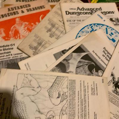 Huge Lot - Dungeons & Dragons - Softback Manuals Lot