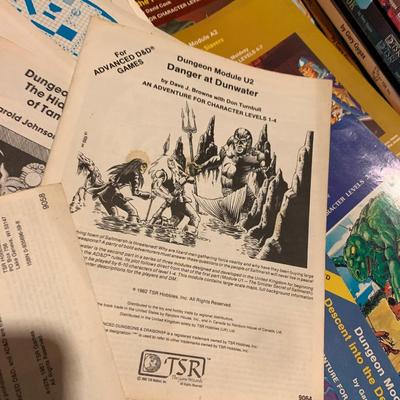 Huge Lot - Dungeons & Dragons - Softback Manuals Lot