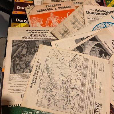 Huge Lot - Dungeons & Dragons - Softback Manuals Lot