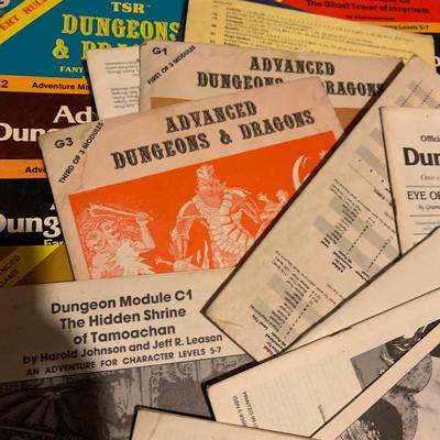Huge Lot - Dungeons & Dragons - Softback Manuals Lot
