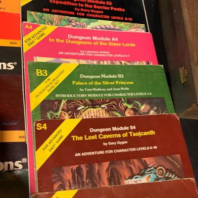 Huge Lot - Dungeons & Dragons - Softback Manuals Lot