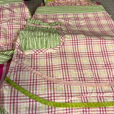 2 NEW Mother Daughter Apron Sets 