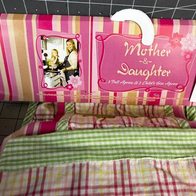 2 NEW Mother Daughter Apron Sets 