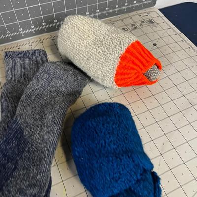 4 Pair of Men's Socks: Outdoor 10-12 Heavy Winter Sock