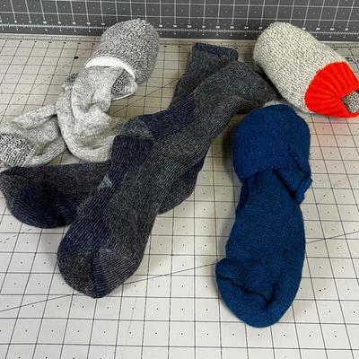 4 Pair of Men's Socks: Outdoor 10-12 Heavy Winter Sock