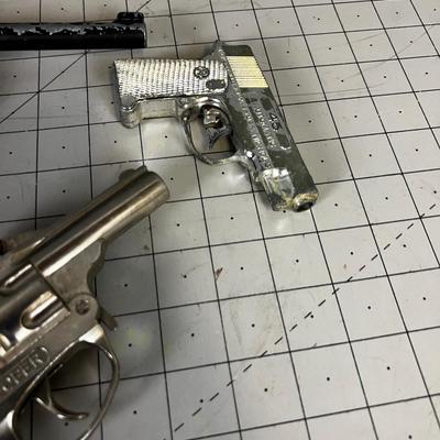 4 Cap Guns, Now thatâ€™s Gun Control! 