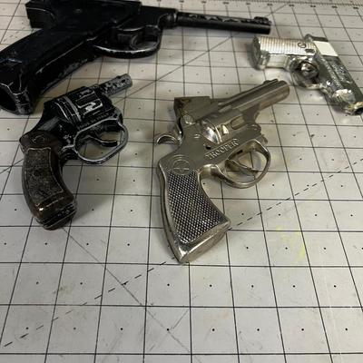 4 Cap Guns, Now thatâ€™s Gun Control! 