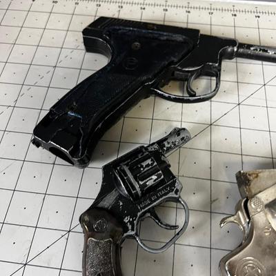 4 Cap Guns, Now thatâ€™s Gun Control! 