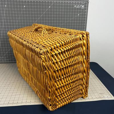 Large Basket / Wicker Suitcase 