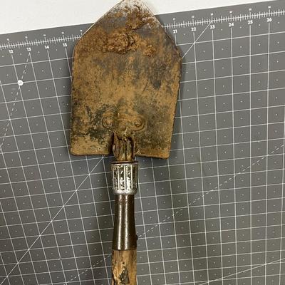 Folding Shovel 