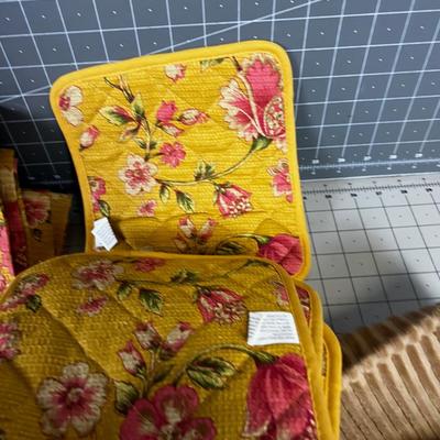 New Hot Pads, Dish Towels and Hand Towel