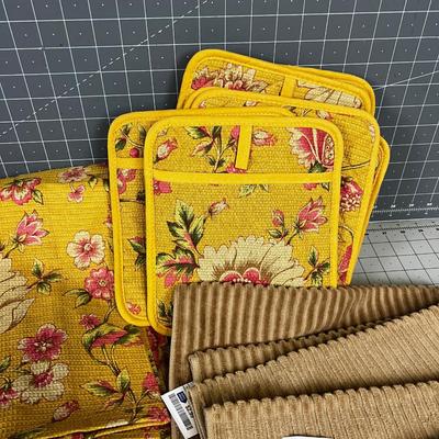 New Hot Pads, Dish Towels and Hand Towel