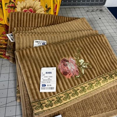 New Hot Pads, Dish Towels and Hand Towel