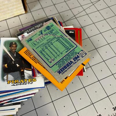 Giant Mixed lot of Sports Cards: Baseball and Football