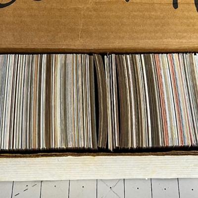 Giant Mixed lot of Sports Cards: Baseball and Football