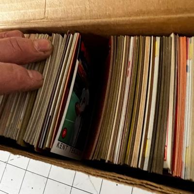 Giant Mixed lot of Sports Cards: Baseball and Football