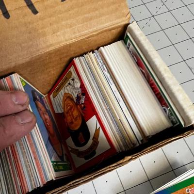 Giant Mixed lot of Sports Cards: Baseball and Football