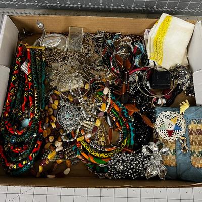Tray of Costume Jewelry 