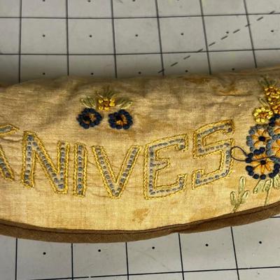 ANTIQUE 12 Silver Plated Dinner Knives in Embroidered Case