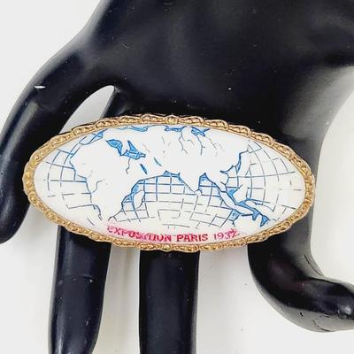 ANTIQUE TSCHECOSLEVAQUIA EXPOSITION OF PARIS 1932 GOLD TRIMMED PIN