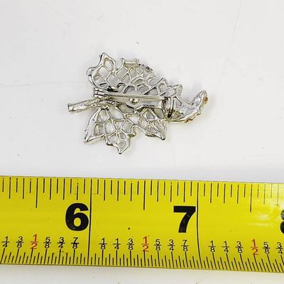 VINTAGE SILVER LEAF FRAMED BROOCH