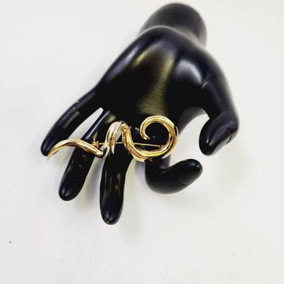 VINTAGE GOLD TONED SQUIGGLE BROOCH