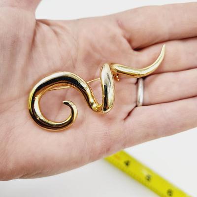 VINTAGE GOLD TONED SQUIGGLE BROOCH