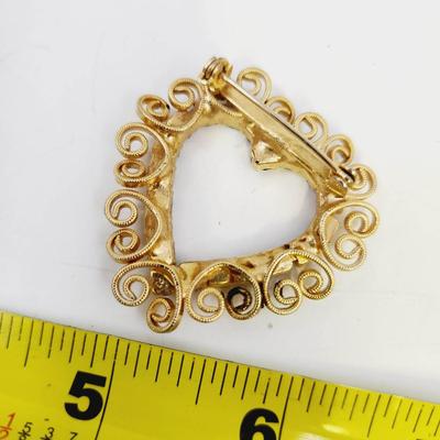VINTAGE MULTICOLORED RHINESTONE FILIGREE GOLD TONED OPEN HEART BROOCH