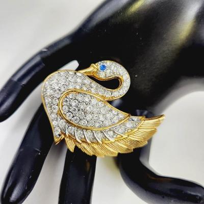 VINTAGE SWAN PARKLANE GOLD & SILVER TONE BROOCH WITH DIAMANTE CRYSTALS