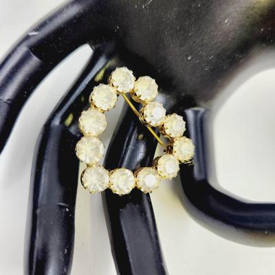 VINTAGE RHINESTONE GOLD TONED OPEN HEART BROOCH