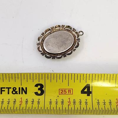 SILVER TONED GLASS PENDANT