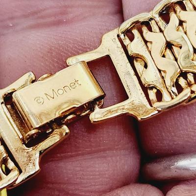 VINTAGE MONET GOLD TONED CHAIN BRACELET