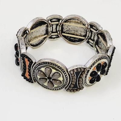 DESIGNED SILVER TONED CIRCLE STRETCHY BRACELET