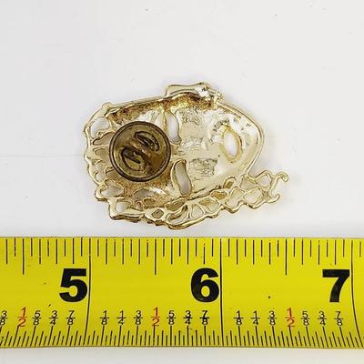 MASQUERADE WOMAN GOLD TONED PIN