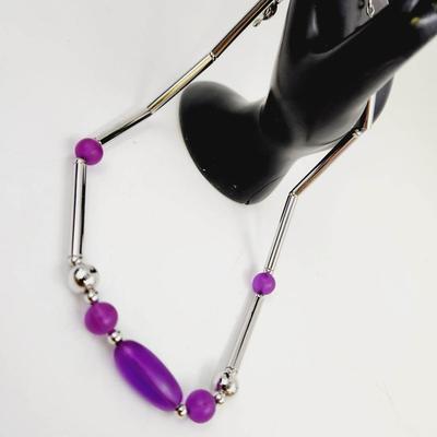 VINTAGE SARAH COVENTRY SILVER TONED & PURPLE NECKLACE