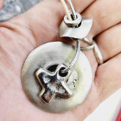BEAUTIFUL SILVER TONED HEAVY METAL STRING DESIGNED NECKLACE
