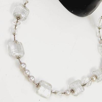 BEAUTIFUL SILVER TONED CHAIN & GLASS BEADED NECKLACE