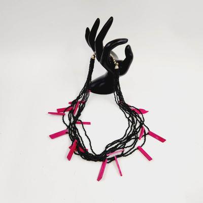 BEAUTIFUL SEED BEAD & MAGENTA PINK NECKLACE