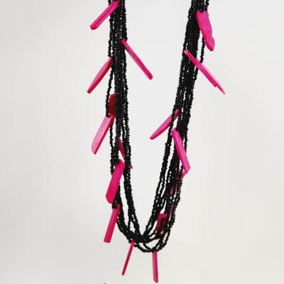 BEAUTIFUL SEED BEAD & MAGENTA PINK NECKLACE