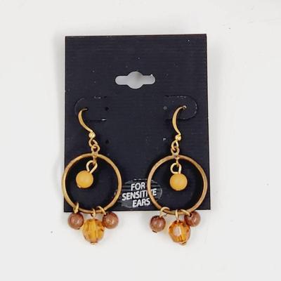 BEAUTIFUL GOLD TONED DANGLE & BROWN EARRINGS
