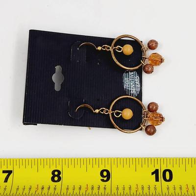 BEAUTIFUL GOLD TONED DANGLE & BROWN EARRINGS