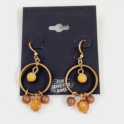 BEAUTIFUL GOLD TONED DANGLE & BROWN EARRINGS